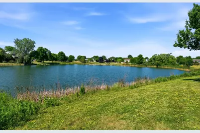 7071 S Cypress Ct, Franklin, WI 53132 - Photo 8