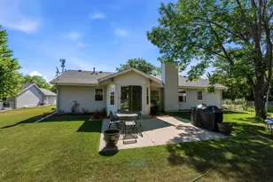 7071 S Cypress Ct, Franklin, WI 53132 - Photo 4