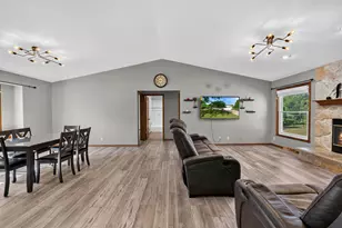 7071 S Cypress Ct, Franklin, WI 53132 - Photo 14