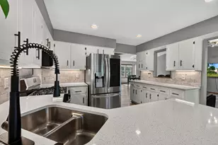 7071 S Cypress Ct, Franklin, WI 53132 - Photo 2
