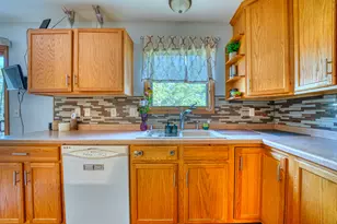 1005 Dresser Ave, Waukesha, WI 53188 - Photo 10