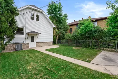 2065 S 70th St, West Allis, WI 53219 - Photo 6