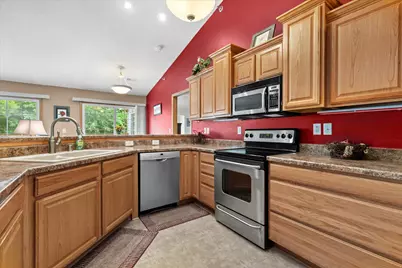 17740 W Jacobs Dr, New Berlin, WI 53146 - Photo 8