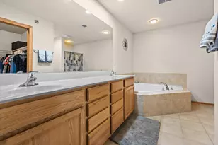 17740 W Jacob's Dr, New Berlin, WI 53146 - Photo 18