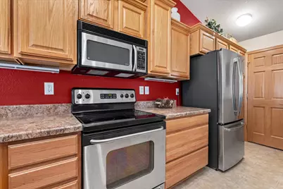17740 W Jacobs Dr, New Berlin, WI 53146 - Photo 12