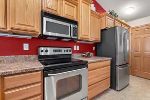17740 W Jacob's Dr, New Berlin, WI 53146 - Photo 12