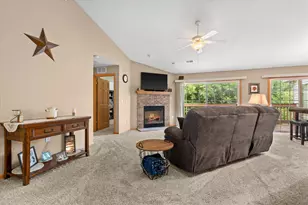 17740 W Jacob's Dr, New Berlin, WI 53146 - Photo 6