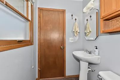 7530 S Quincy Ave, Oak Creek, WI 53154 - Photo 16