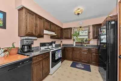 7530 S Quincy Ave, Oak Creek, WI 53154 - Photo 10