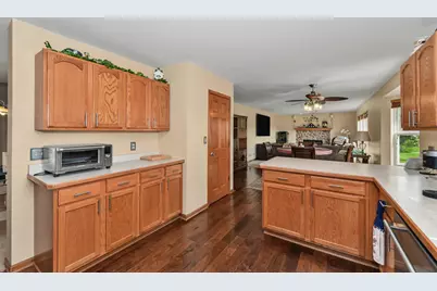 7916  Whitetail Dr, Racine, WI 53406 - Photo 10