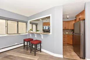 1919 N Summit Ave, Milwaukee, WI 53202 - Photo 4