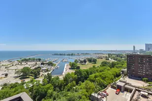 1919 N Summit Ave, Milwaukee, WI 53202 - Photo 24