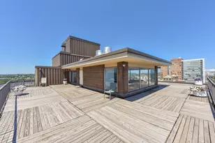 1919 N Summit Ave, Milwaukee, WI 53202 - Photo 22
