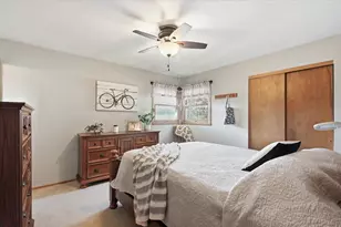 545 E Estates Pl, Oak Creek, WI 53154 - Photo 12
