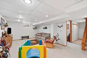 545 E Estates Pl, Oak Creek, WI 53154 - Photo 26