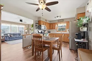 545 E Estates Pl, Oak Creek, WI 53154 - Photo 10
