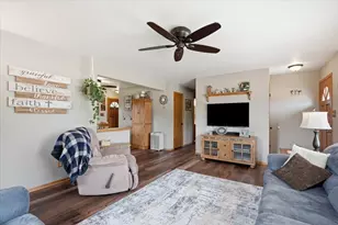 545 E Estates Pl, Oak Creek, WI 53154 - Photo 6