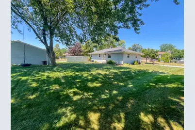 545 E Estates Pl, Oak Creek, WI 53154 - Photo 38