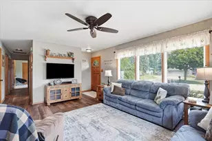 545 E Estates Pl, Oak Creek, WI 53154 - Photo 4