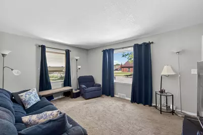 8601 W Melvina St, Milwaukee, WI 53222 - Photo 8