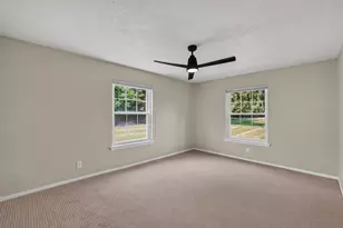 2101 Chateau Ct, Grafton, WI 53024 - Photo 10