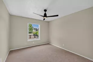 2101 Chateau Ct, Grafton, WI 53024 - Photo 14