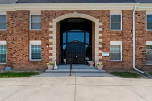 2101 Chateau Ct, Grafton, WI 53024 - Photo 16