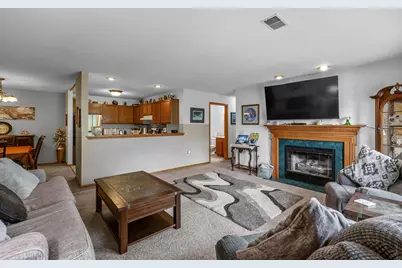 191  Bur Oak Ln #B, Grafton, WI 53024 - Photo 4