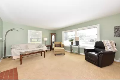 211 E Alta Loma Cir, Thiensville, WI 53092 - Photo 2