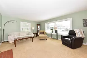 211 E Alta Loma Cir, Thiensville, WI 53092 - Photo 2