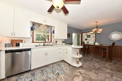 211 E Alta Loma Cir, Thiensville, WI 53092 - Photo 6