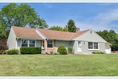 211 E Alta Loma Cir, Thiensville, WI 53092 - Photo 1