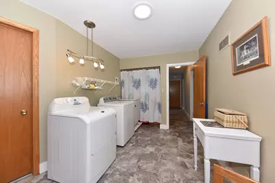 211 E Alta Loma Cir, Thiensville, WI 53092 - Photo 20