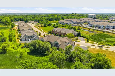 2660 W Colonial Woods Dr, Oak Creek, WI 53154 - Photo 26