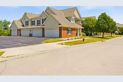 2660 W Colonial Woods Dr, Oak Creek, WI 53154 - Photo 30