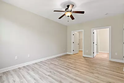 2660 W Colonial Woods Dr, Oak Creek, WI 53154 - Photo 14