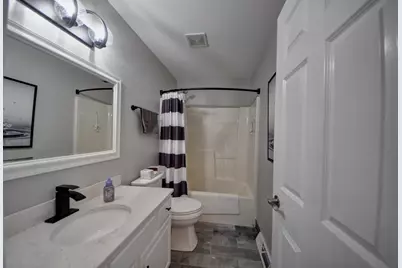 6988 W Southview Dr, Franklin, WI 53132 - Photo 20