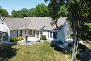 6988 W Southview Dr, Franklin, WI 53132 - Photo 1