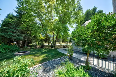 6988 W Southview Dr, Franklin, WI 53132 - Photo 24