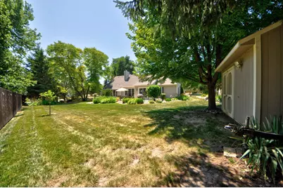 6988 W Southview Dr, Franklin, WI 53132 - Photo 38