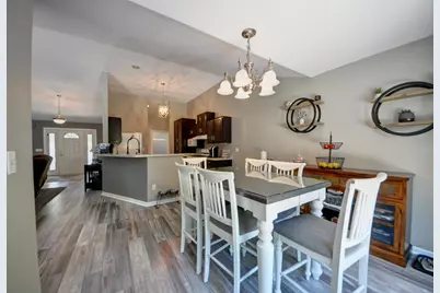 6988 W Southview Dr, Franklin, WI 53132 - Photo 8