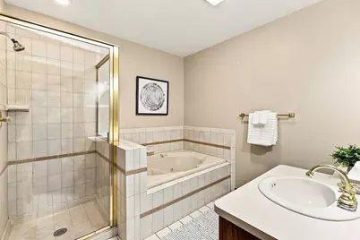 1611 W Eastbrook Ct, Mequon, WI 53092 - Photo 18