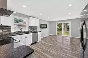 1406 Vine St, Racine, WI 53182 - Photo 4