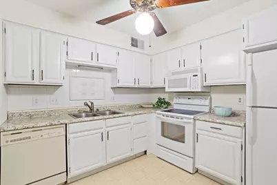 1906 E Shorewood Blvd #163, Shorewood, WI 53211 - Photo 8