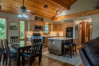 2712  Nagawicka Ave, Delafield, WI 53018 - Photo 4