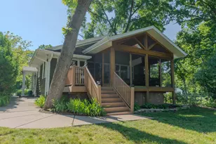 2712 Nagawicka Ave, Delafield, WI 53018 - Photo 1