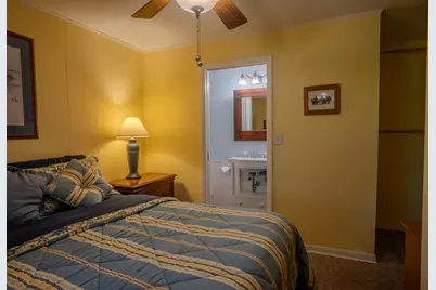 2712  Nagawicka Ave, Delafield, WI 53018 - Photo 14