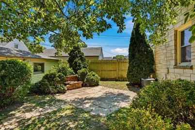 2202 S 70th St, West Allis, WI 53219 - Photo 24