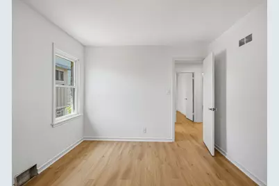 2202 S 70th St, West Allis, WI 53219 - Photo 12