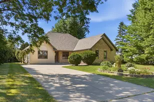 N114W19759 Woodberry Pass, Germantown, WI 53022 - Photo 2